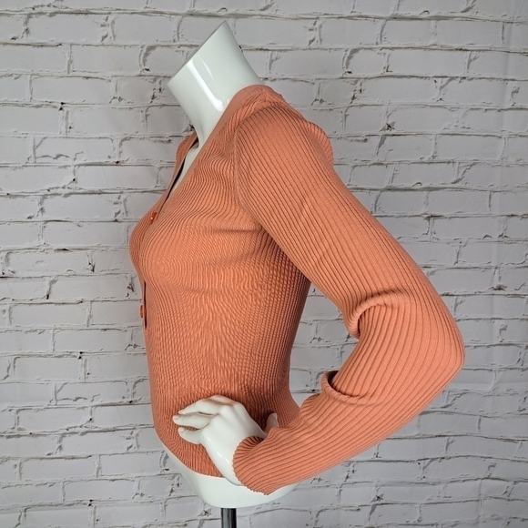 LEITH Ribbed Sweater - Picture 4 of 9